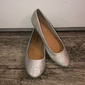 American Eagle silver glitter flats